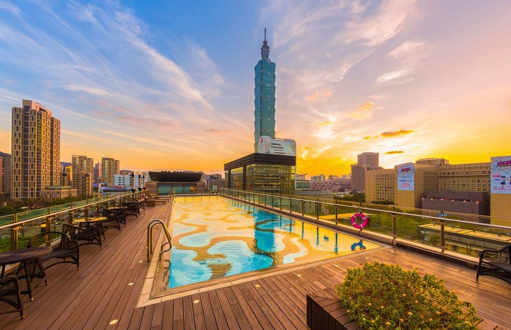 فندق همبل هاوس تايبيه المظهر الخارجي الصورة View of Taipei 101 from the rooftop pool