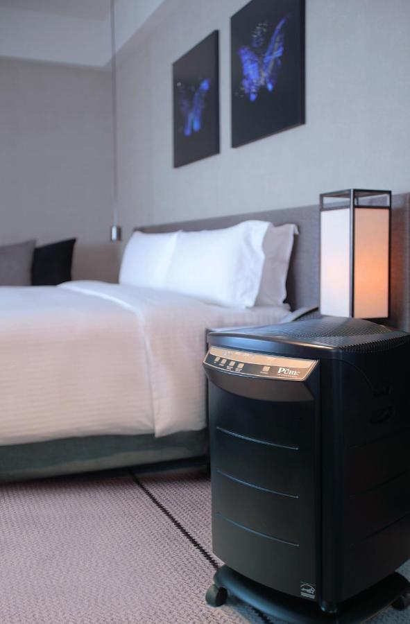 فندق همبل هاوس تايبيه المظهر الخارجي الصورة A portable air purifier in a hotel room